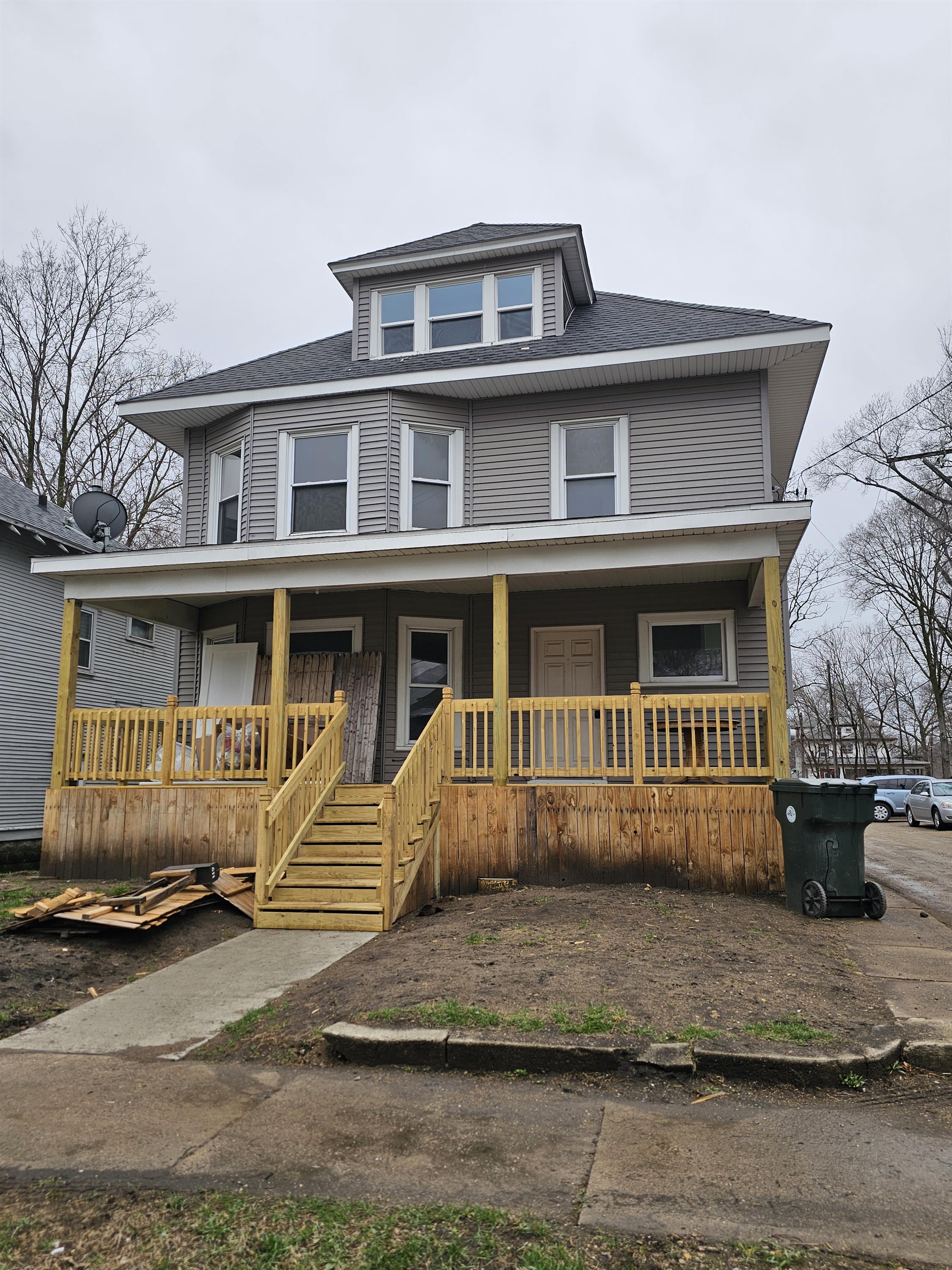611 Elm St